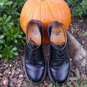 Dr. Martens Airwaves